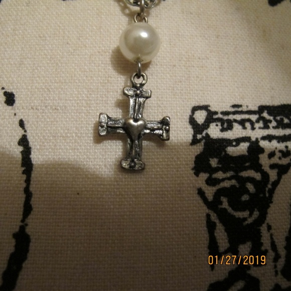 one of a kind small cross necklace - Picture 1 of 2